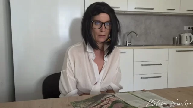 Cheating Stepmom provoke her stepson with no panties