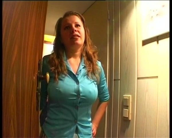 unbefriedigte hausfrau mit milch titten bumst fremd